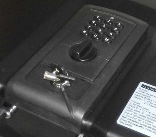 Рабочая панель "Ospon 928" (с индикатором заряда батарей, электрическим замком, ручкой-переключателем и механизмом аварийного отпирания)